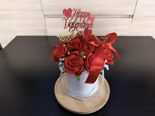 Romantyczny Flower Box z czerwonych róż - satynowa wstążka 🌹