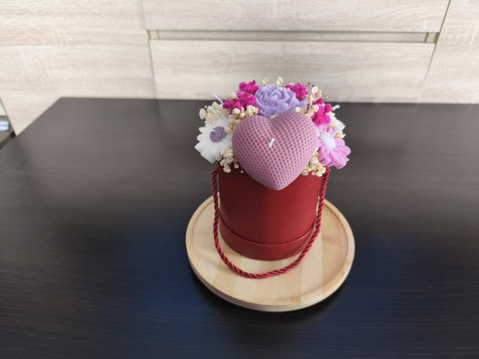 Flower Box fioletowo-biały z serduszkiem – świeca sojowa handmade 🤍