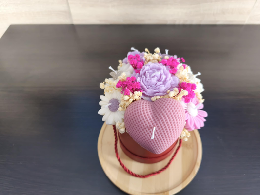 Flower Box fioletowo-biały z serduszkiem – świeca sojowa handmade 🤍